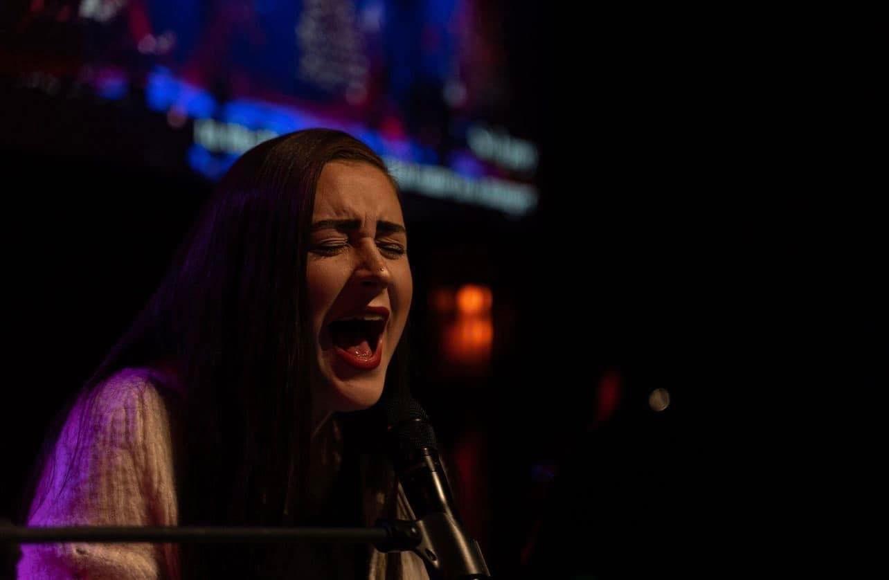 Mikayla Fender Singing Vocal Piano Teacher Columbia MO 2